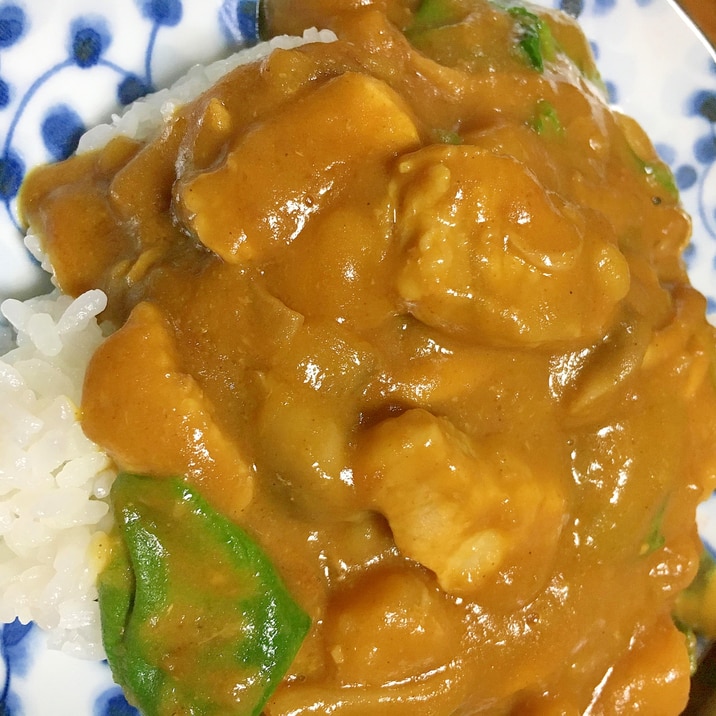 豚肉とほうれん草のカレー